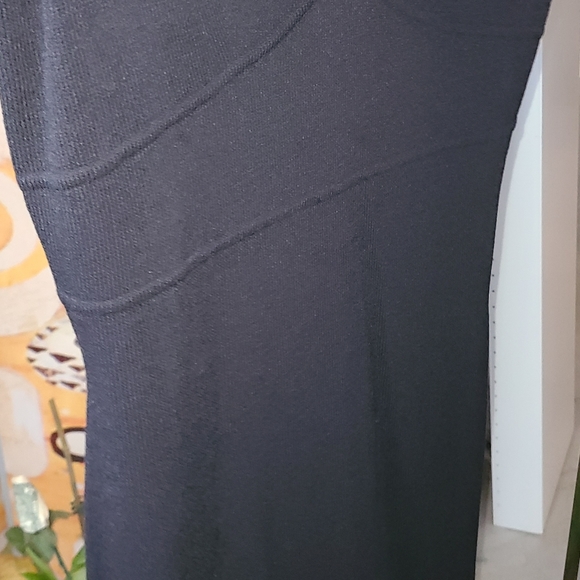 St. John Knits - Picture 4 of 16